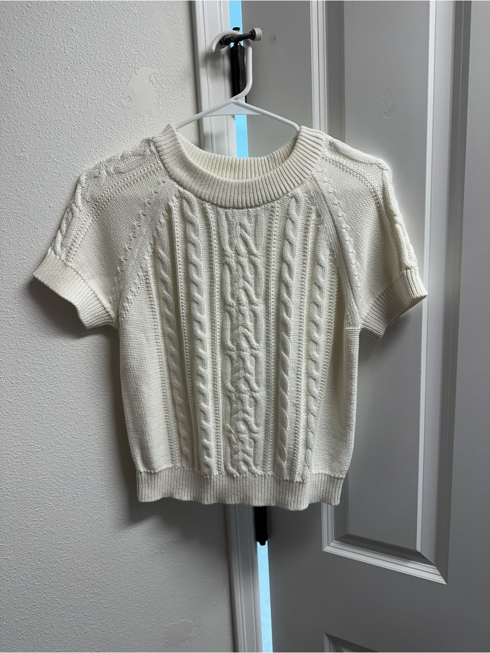 Old Navy Cream Cable-Knit Short Sleeve Crew Sweater